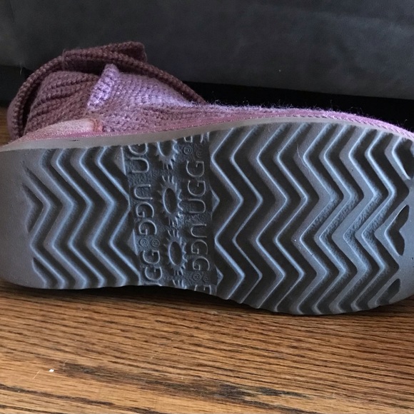 Ugg Short Boot - Picture 4 of 5